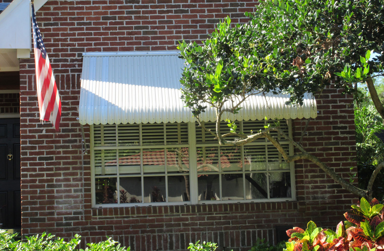 Clamshell Aluminum Awning Gallery
