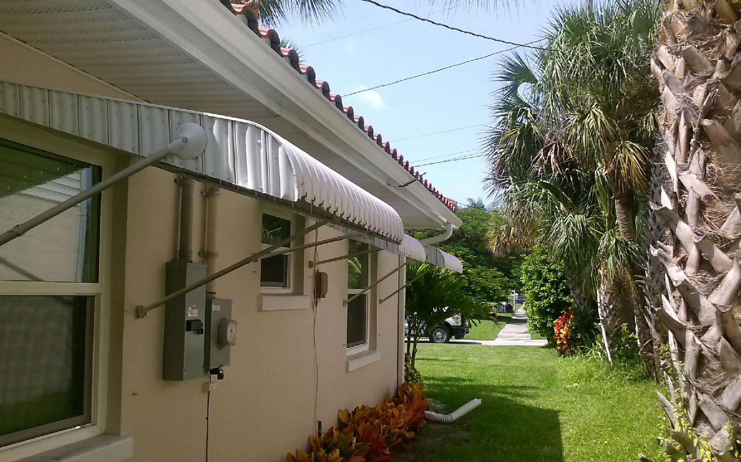Clamshell Aluminum Awning Gallery
