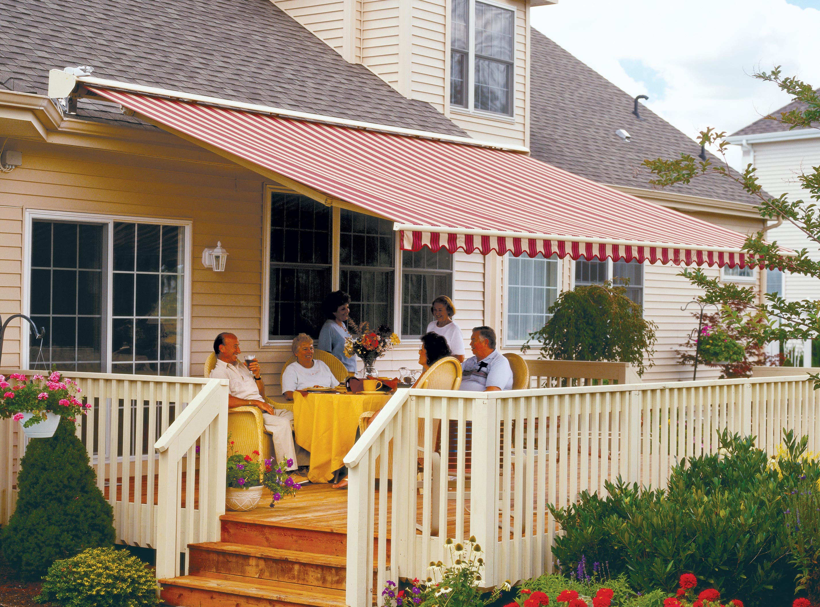 Retractable Lateral Arm Awnings