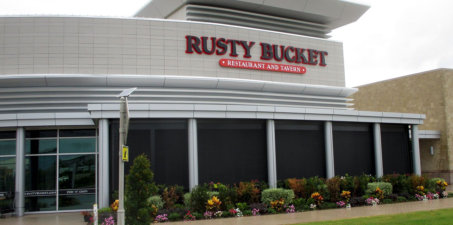 shade point contract solar screens at the rusty bucket restaurant and tavern in sarasota florida